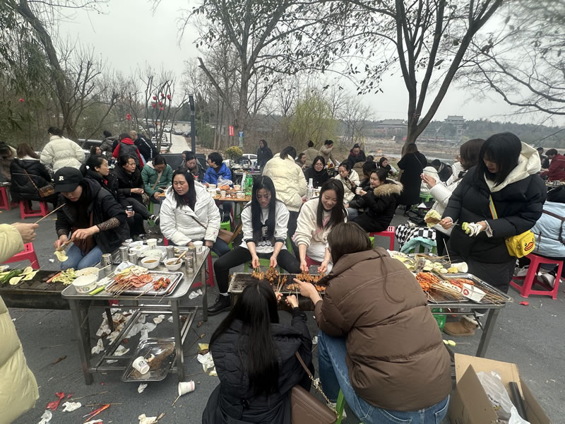 綿陽(yáng)市先鋒醫(yī)療器械有限公司—— 慶祝“3.8婦女節(jié)”，共赴燒烤盛宴，致敬巾幗風(fēng)采1.jpg